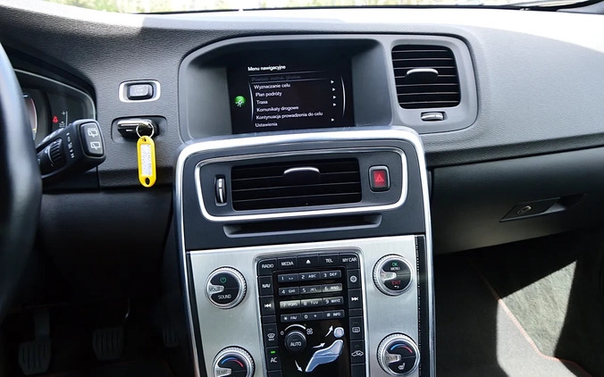 Volvo V60 cena 48900 przebieg: 151000, rok produkcji 2015 z Leżajsk małe 742